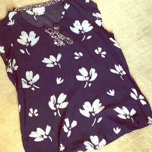 Great floral top.